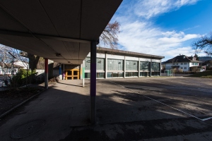 Gebäude F Turnhallen